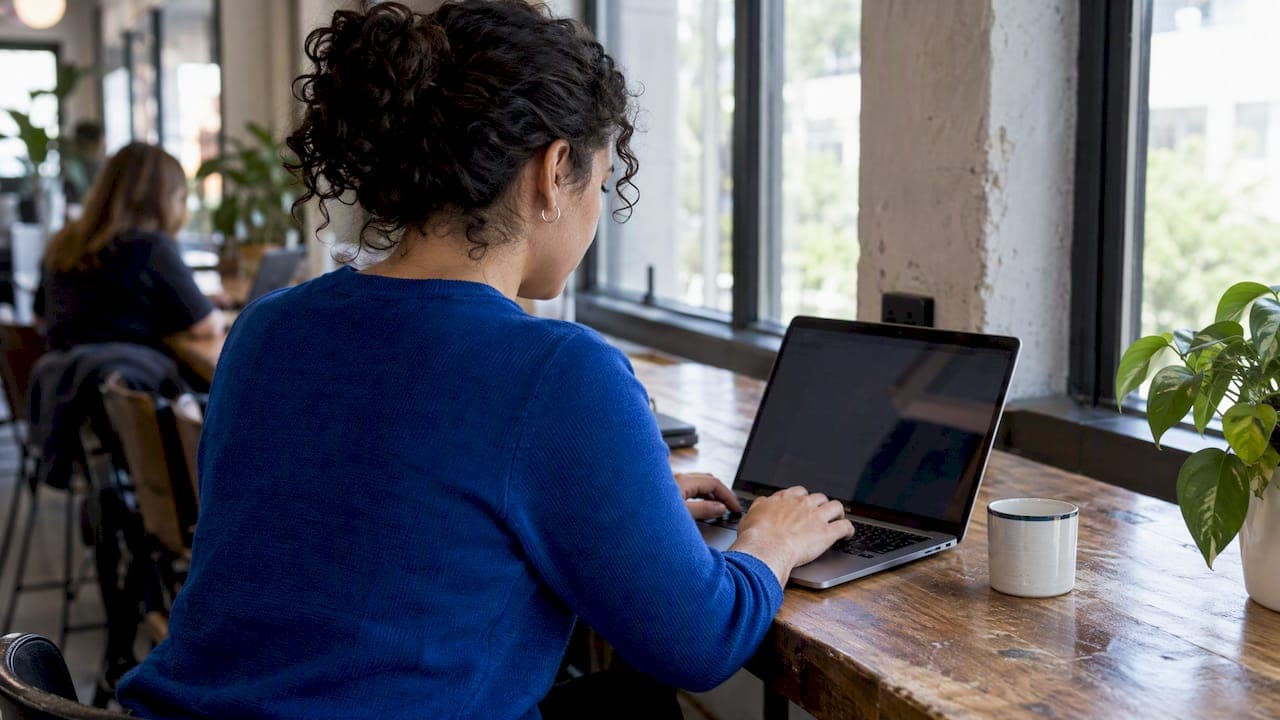 Cold Outreach for Project Managers: 3 Touches to Keep Doors Open
